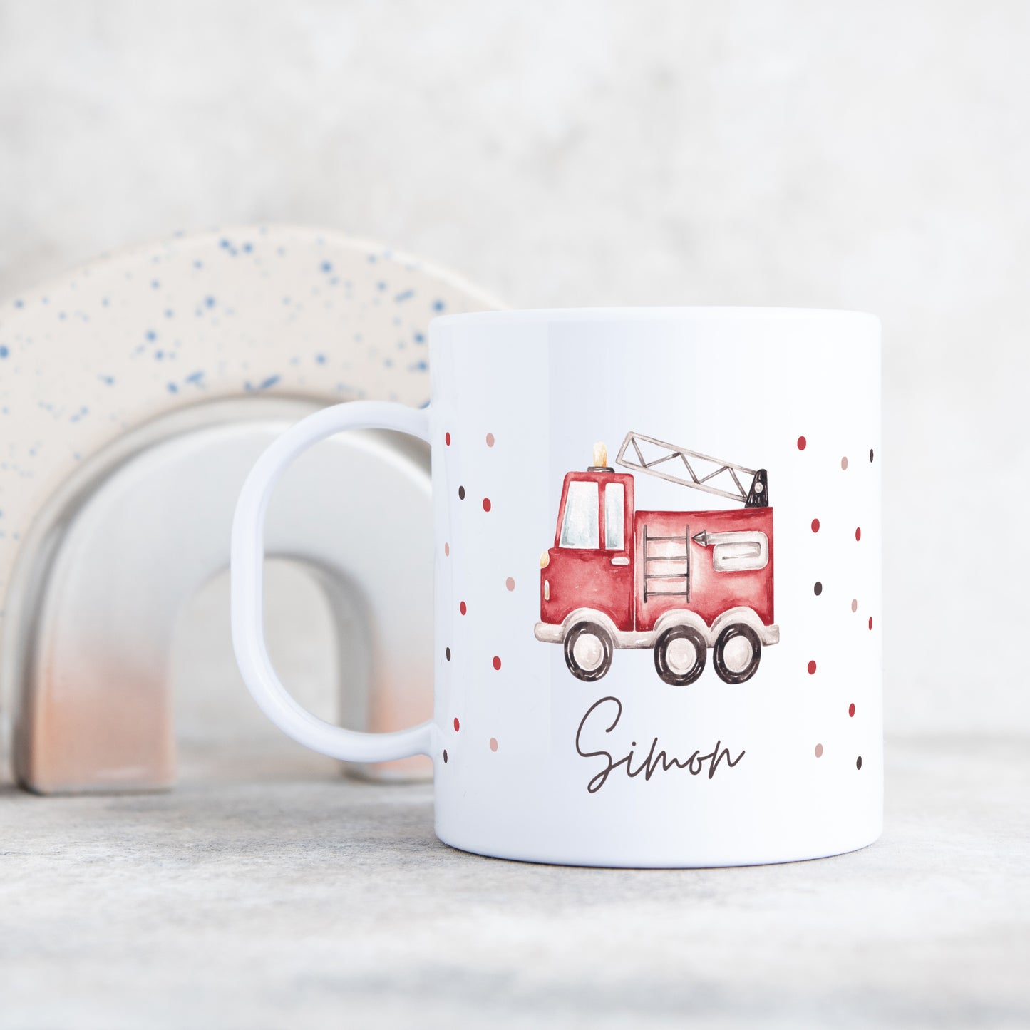 Kunststofftasse Feuerwehr mit Punkten